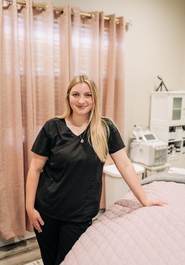 Bailey Phillips - Licensed Esthetician / Custom Facials, Dermaplaning, Microneedling